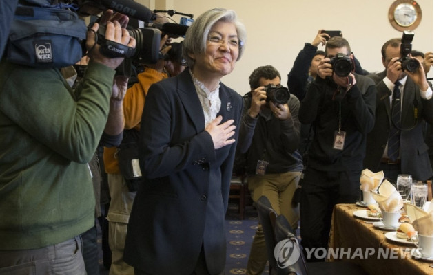 강경화 &#034;김정은, 비핵화 약속했다…대화 위한 보상 없다…
